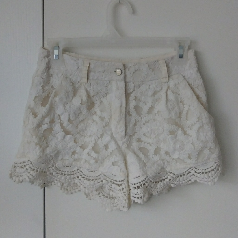 MONTEAU🍦cream lace crochet scallop edge shorts